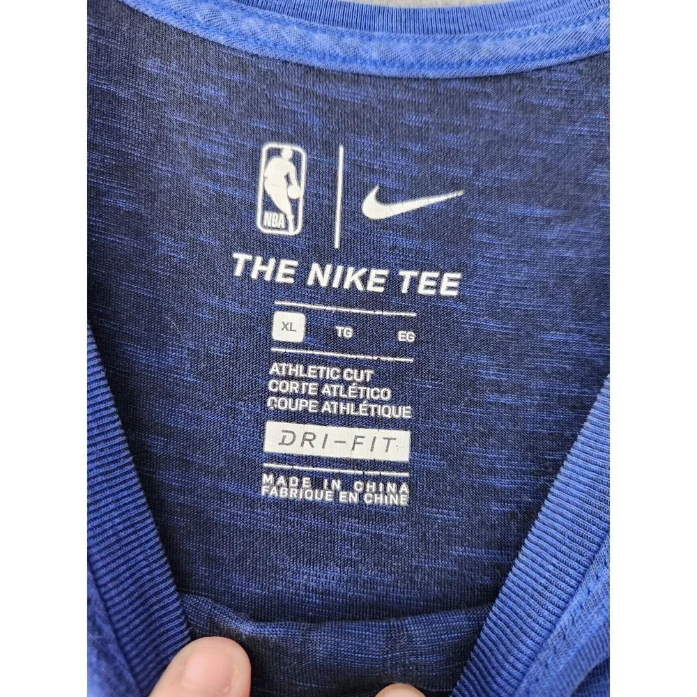 New York Knicks Nike NBA Dri Fit Shirt Size Men's XL Long Sleeve Athletic Fit